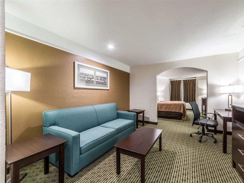 Quality Inn & Suites Seaworld North San Antonio Bagian luar foto