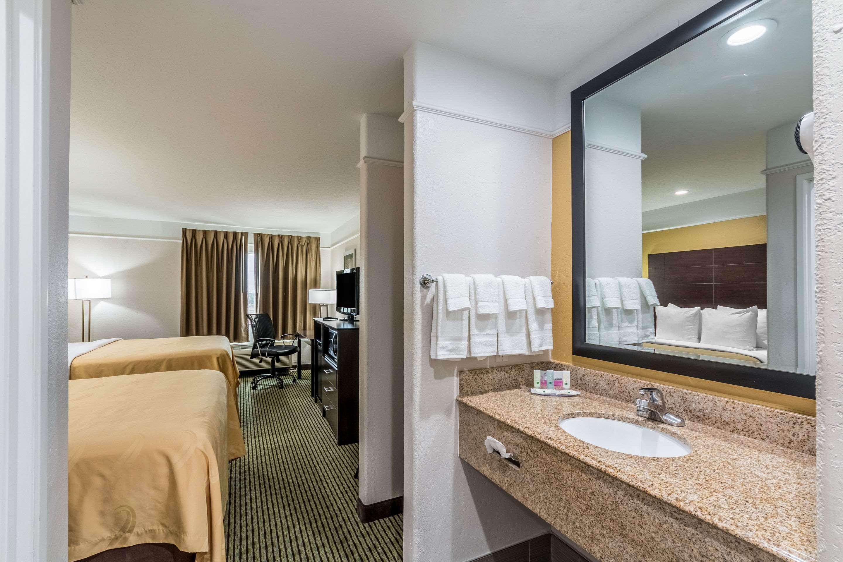 Quality Inn & Suites Seaworld North San Antonio Bagian luar foto