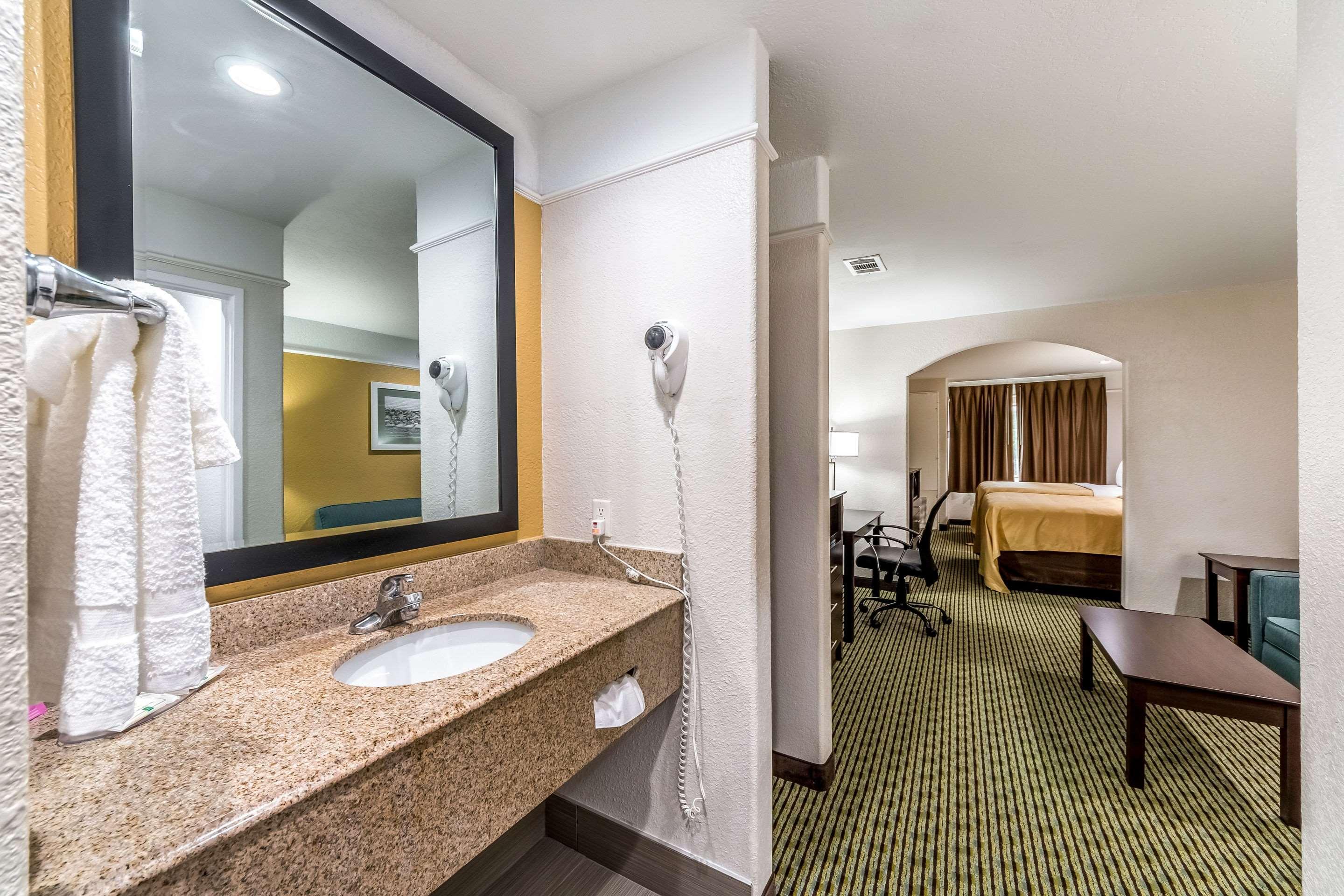 Quality Inn & Suites Seaworld North San Antonio Bagian luar foto