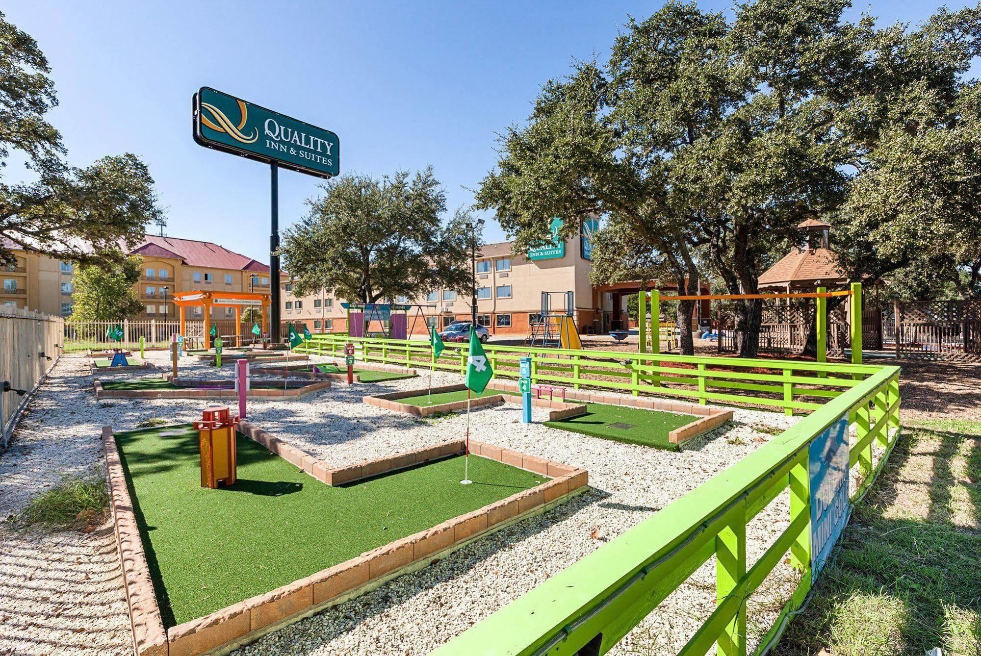 Quality Inn & Suites Seaworld North San Antonio Bagian luar foto