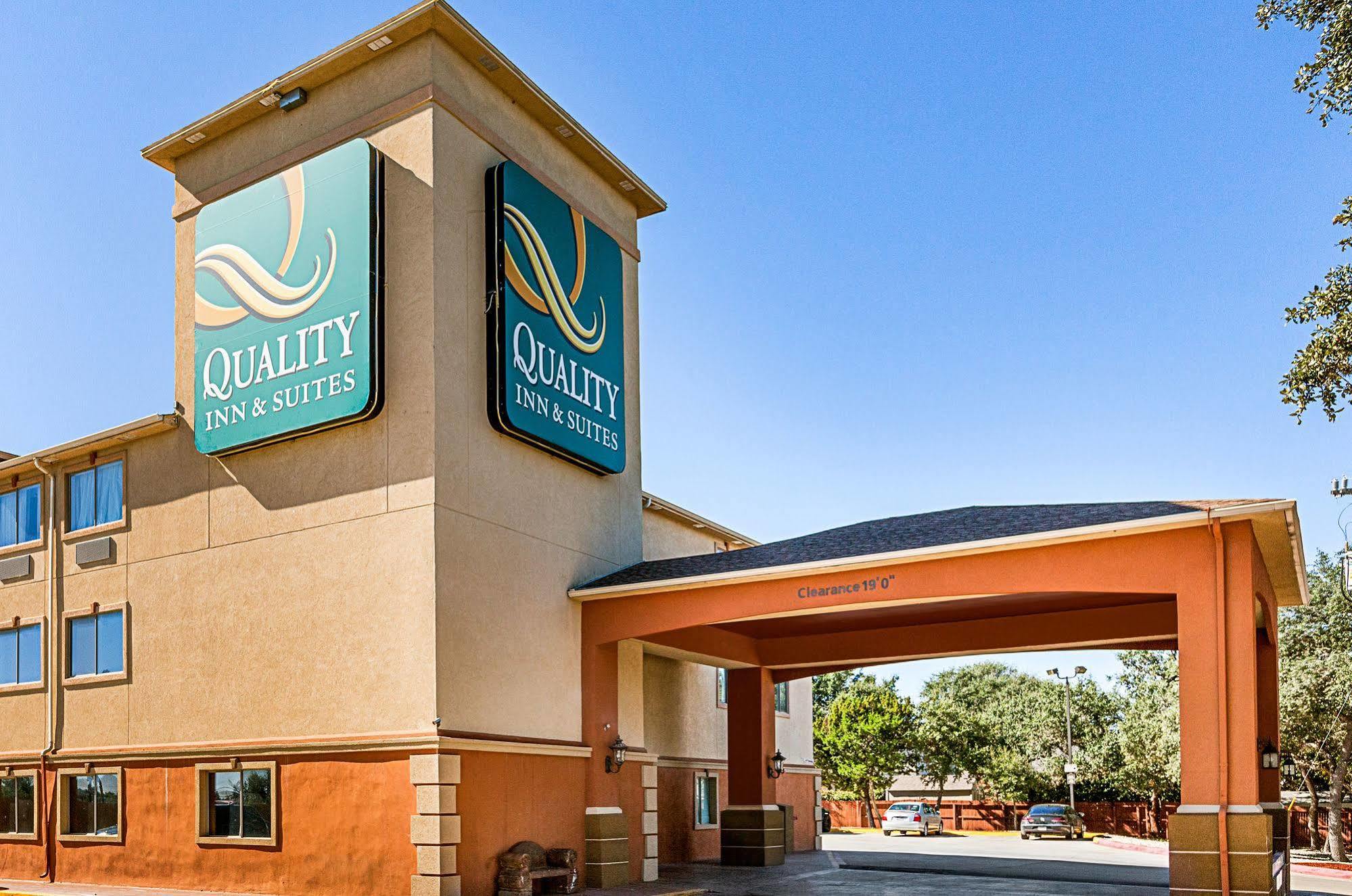 Quality Inn & Suites Seaworld North San Antonio Bagian luar foto